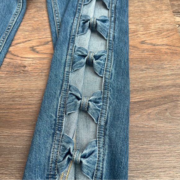 Levi's Premium Bow Side Cutout Mom Jeans High Rise 100% Cotton Size 28 $128 - Picture 7 of 13